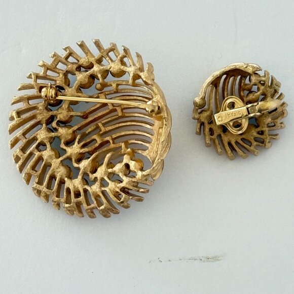 Vintage Trifari Gold-Tone Brooch ONE Clip-On Earring Green Clear Rhinestones - Picture 2 of 6